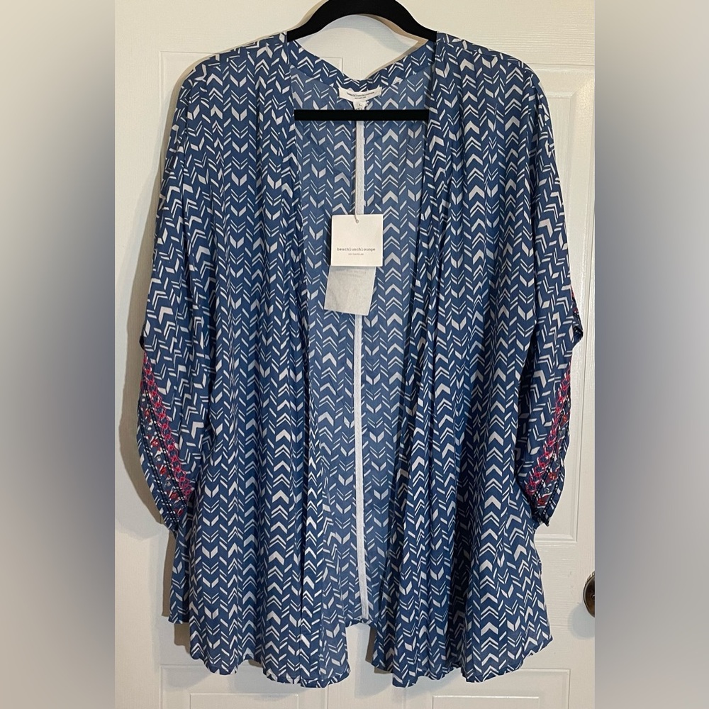 beachlunchlounge Blue and White Patterned Top